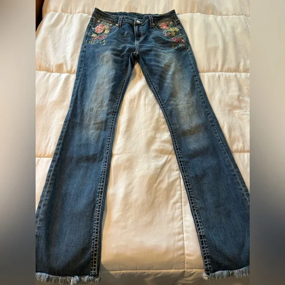 Grace in LA Women's Floral Embroidered Embellished Stonewashed Bootcut Jeans - Picture 2 of 9